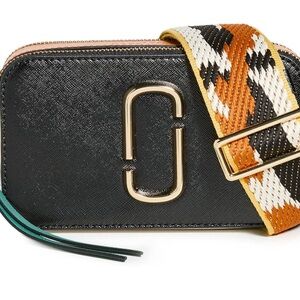 Marc Jacob’s snapshot bag
Black/Honey Ginger
With dust bag